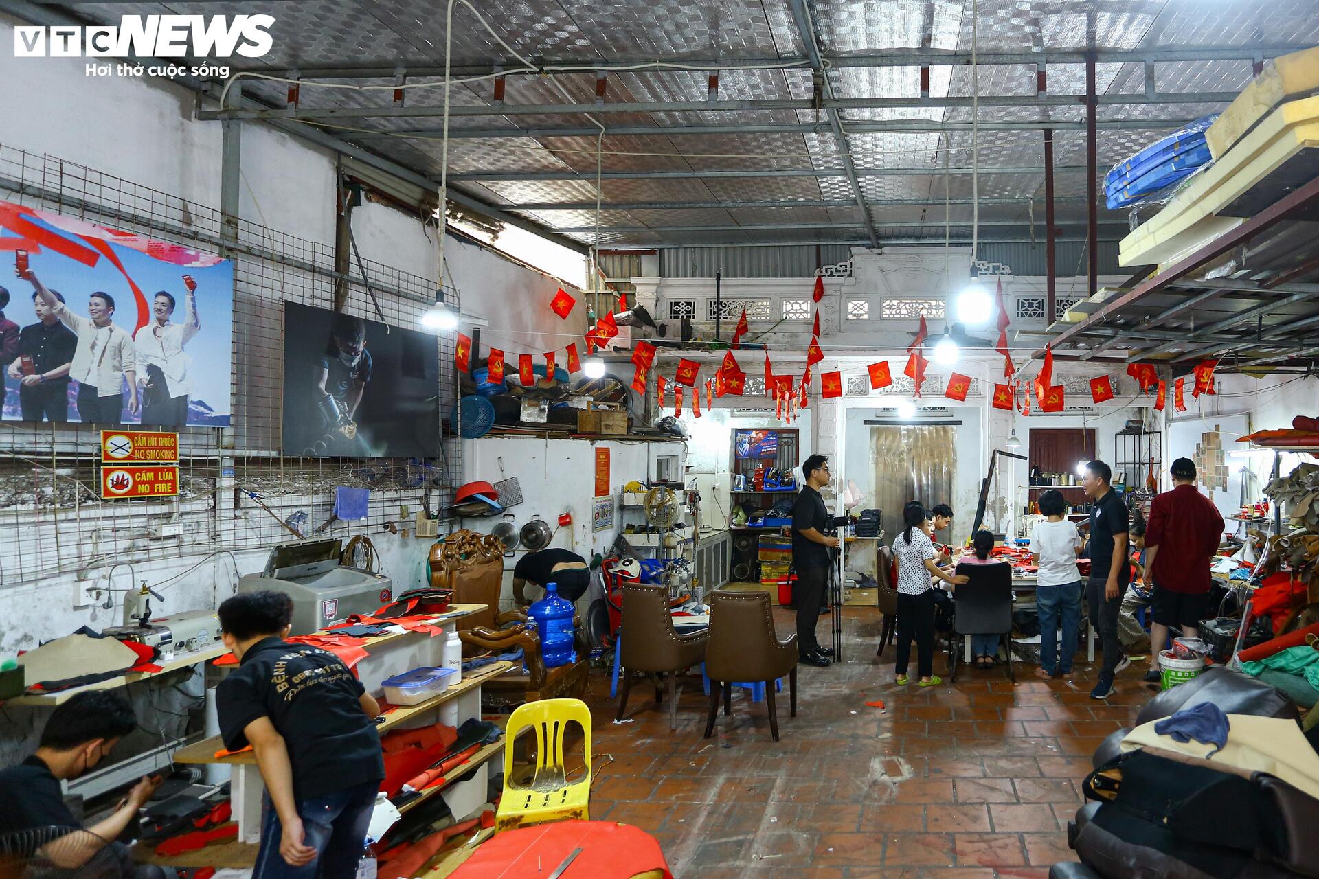 Sản phẩm thủ công Độc đáo Từ những người thợ khuyết tật nhân ngày Quốc khánh 2 / 9 - Ảnh 1.