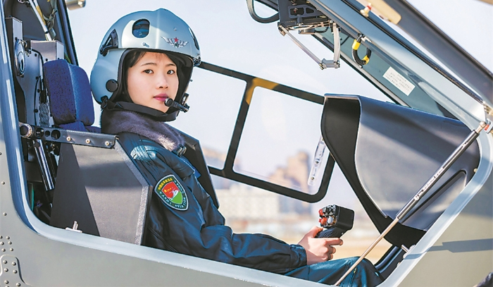 Nữ phi công lái máy bay quân sự đẹp như tiên tử hạ phàm, 1000 năm nữa cũng không ai sánh bằng!- Ảnh 6.