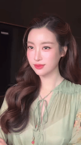 Đỗ Mỹ Linh “lên đồ” hộ tống chồng thiếu gia dự event, nhan sắc-khí chất được khen nức nở, chuẩn phu nhân Chủ tịch!- Ảnh 2. Đỗ Mỹ Linh “lên đồ” hộ tống chồng thiếu gia dự event, nhan sắc-khí chất được khen nức nở, chuẩn phu nhân Chủ tịch!- Ảnh 2.
