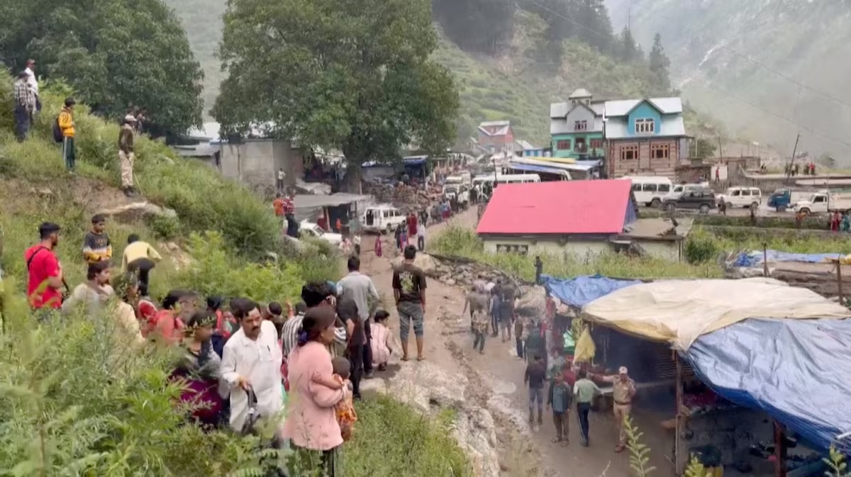 Lũ qu&eacute;t kinh ho&agrave;ng ở Ấn Độ: 56 người chết, 80 người mất t&iacute;ch  - Ảnh 4.