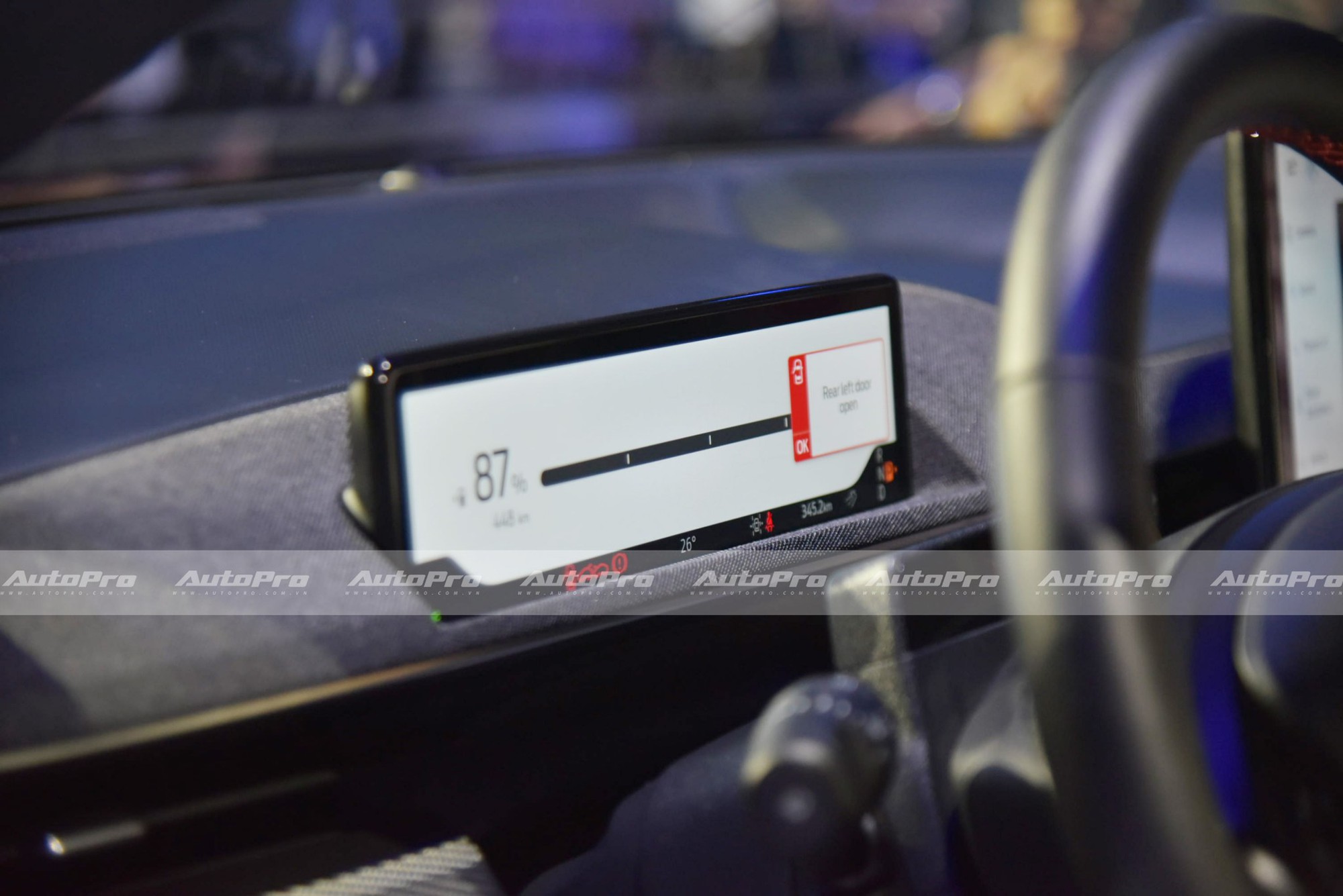 Ford Mustang Mach-E ra mắt Việt Nam: Giá 2,599 tỷ đồng, mạnh gần 400hp, đầy pin dư sức chạy Hà Nội - Quảng Bình- Ảnh 9. Ford Mustang Mach-E ra mắt Việt Nam: Giá 2,599 tỷ đồng, mạnh gần 400hp, đầy pin dư sức chạy Hà Nội - Quảng Bình- Ảnh 9.