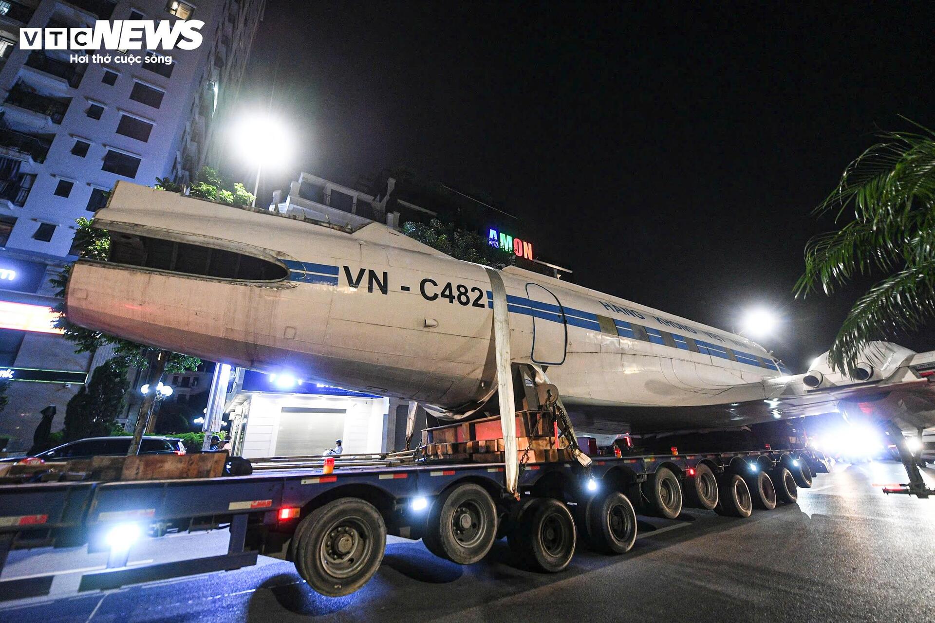 Chuy&ecirc;n cơ B&aacute;c Hồ xuất hiện tr&ecirc;n phố H&agrave; Nội g&acirc;y x&ocirc;n xao người d&acirc;n - Ảnh 8.