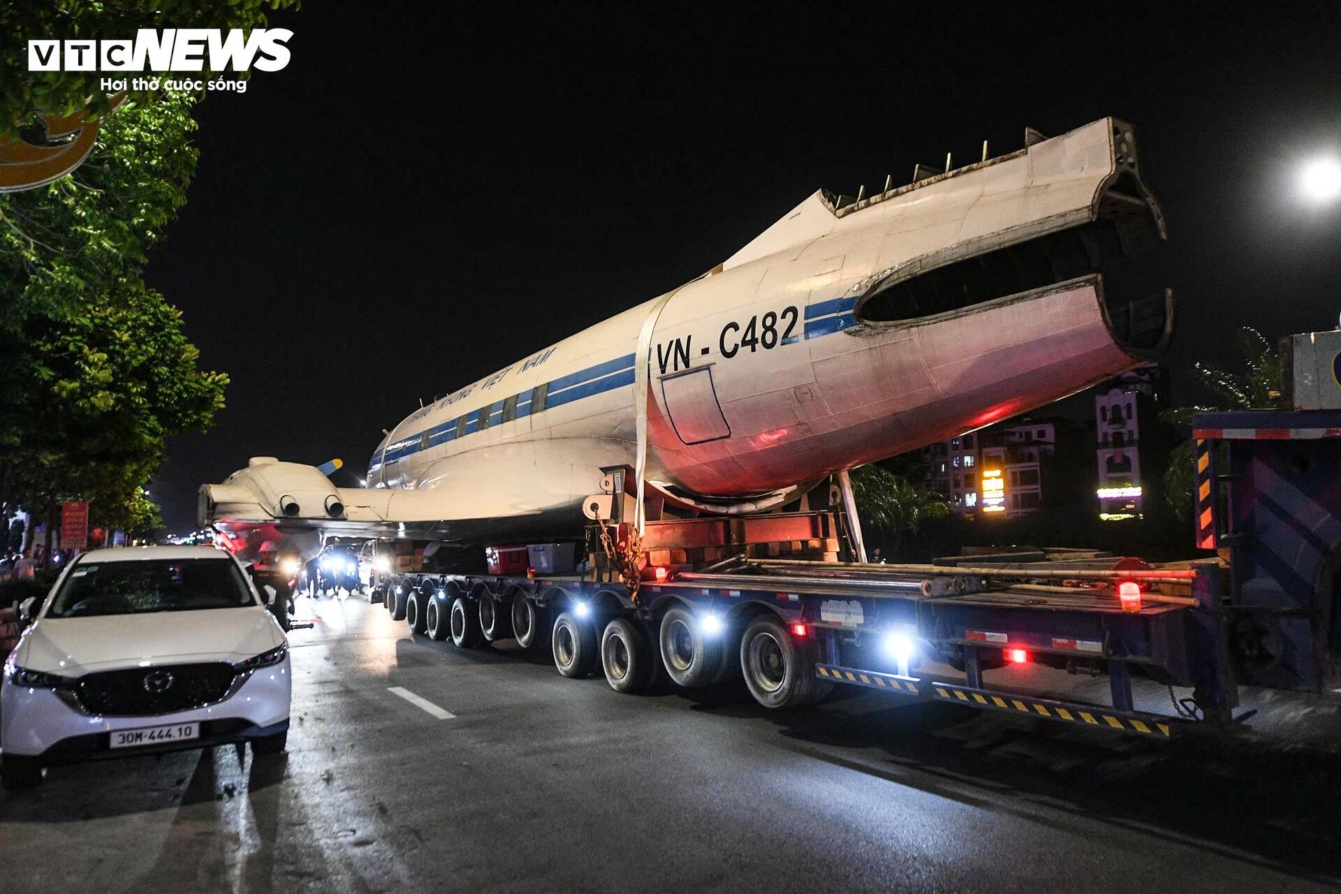 Chuy&ecirc;n cơ B&aacute;c Hồ xuất hiện tr&ecirc;n phố H&agrave; Nội g&acirc;y x&ocirc;n xao người d&acirc;n - Ảnh 3.