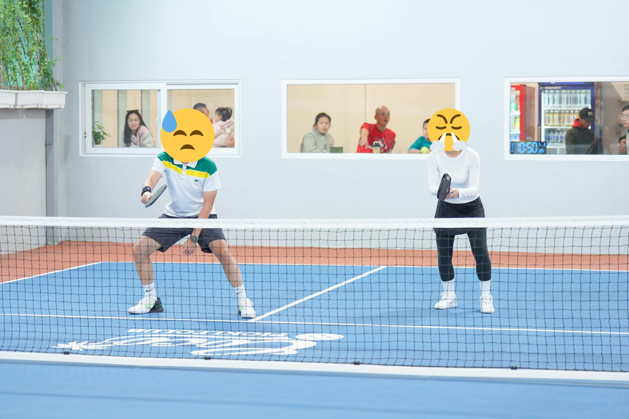 Tranh cãi chuyện "dồn bóng vào nữ" khi chơi pickleball: Chiến thắng hay fair-play mới quan trọng? - Ảnh 2. Tranh cãi chuyện "dồn bóng vào nữ" khi chơi pickleball: Chiến thắng hay fair-play mới quan trọng? - Ảnh 2.