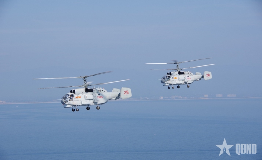 Trực thăng săn ngầm Ka-28 tham gia diễu binh trên biển dịp 2/9: Tầm hoạt động 980km, mang 2,2 tấn vũ khí - Ảnh 1.