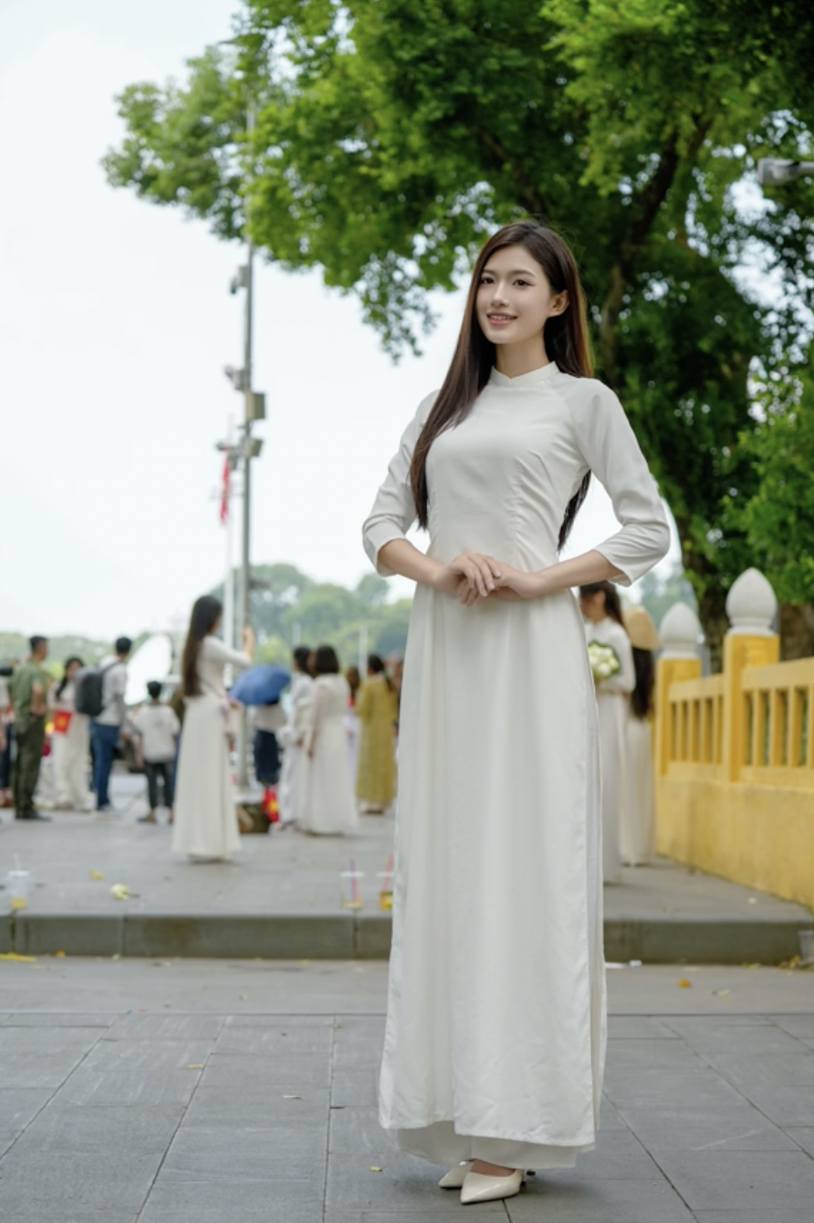 Khách Trung Quốc đến Việt Nam chụp ngẫu nhiên 100 cô gái gặp trên đường, khui trúng "sít rịt": Netizen xứ tỷ dân sốc - Ảnh 3. Khách Trung Quốc đến Việt Nam chụp ngẫu nhiên 100 cô gái gặp trên đường, khui trúng "sít rịt": Netizen xứ tỷ dân sốc - Ảnh 3.