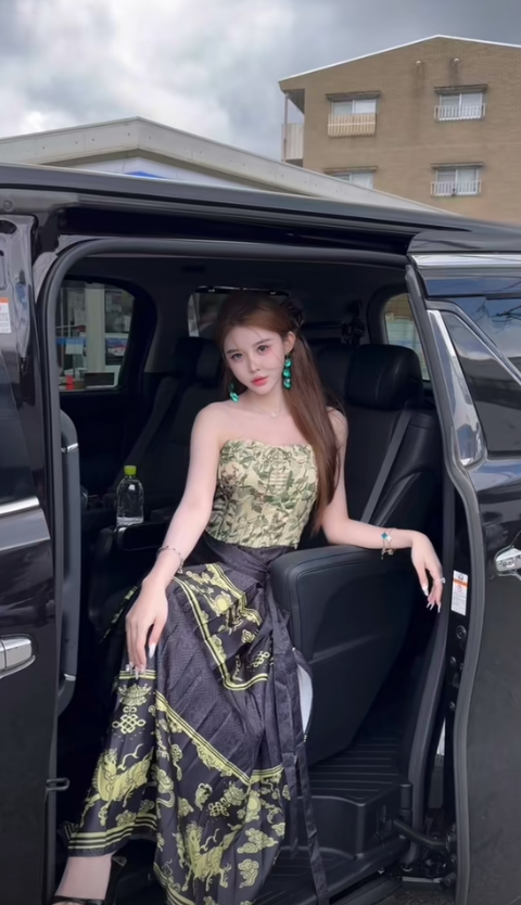 Hot nhất hot hôm nay ở Thượng Hải: Phú nhị đại tặng bạn gái Rolls-Royce 20 tỷ màu hồng, vượt xa cổ tích- Ảnh 11. Hot nhất hot hôm nay ở Thượng Hải: Phú nhị đại tặng bạn gái Rolls-Royce 20 tỷ màu hồng, vượt xa cổ tích- Ảnh 11.