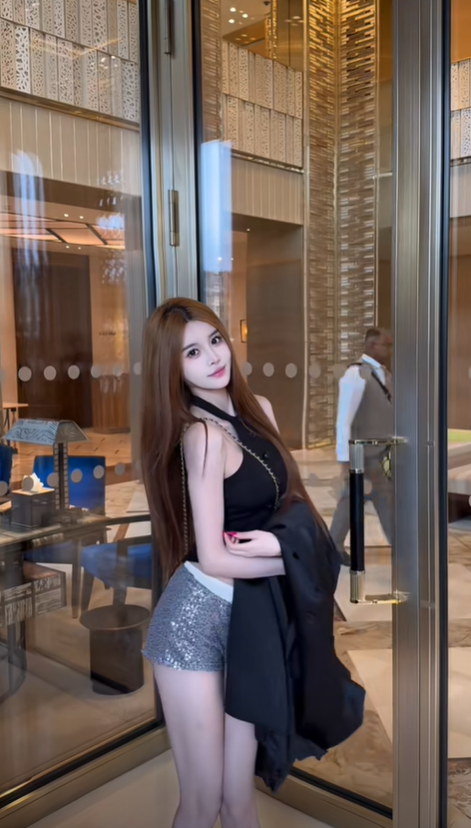 Hot nhất hot hôm nay ở Thượng Hải: Phú nhị đại tặng bạn gái Rolls-Royce 20 tỷ màu hồng, vượt xa cổ tích- Ảnh 13. Hot nhất hot hôm nay ở Thượng Hải: Phú nhị đại tặng bạn gái Rolls-Royce 20 tỷ màu hồng, vượt xa cổ tích- Ảnh 13.