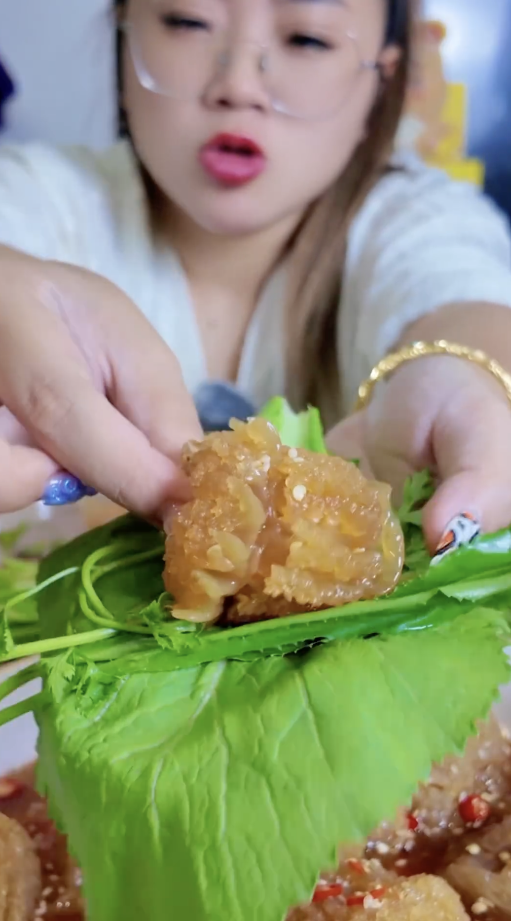Bỏ Ra 8 Triệu Chỉ Để Ăn Vài Miếng Sứa Đầu Đạn Đang Hot: Vừa Đắt Mà Lại Chả Có Vị Gì Đặc Biệt!- Ảnh 4. Bỏ Ra 8 Triệu Chỉ Để Ăn Vài Miếng Sứa Đầu Đạn Đang Hot: Vừa Đắt Mà Lại Chả Có Vị Gì Đặc Biệt!- Ảnh 4.