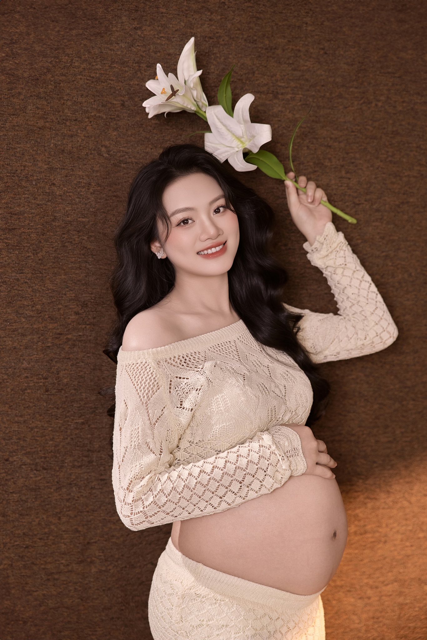 Hoa khôi bóng chuyền Thu Hoài tung bộ ảnh bầu cực xịn bên thầy dạy pickleball, bụng bầu vượt mặt vẫn xinh xuất sắc!- Ảnh 9. Hoa khôi bóng chuyền Thu Hoài tung bộ ảnh bầu cực xịn bên thầy dạy pickleball, bụng bầu vượt mặt vẫn xinh xuất sắc!- Ảnh 9.