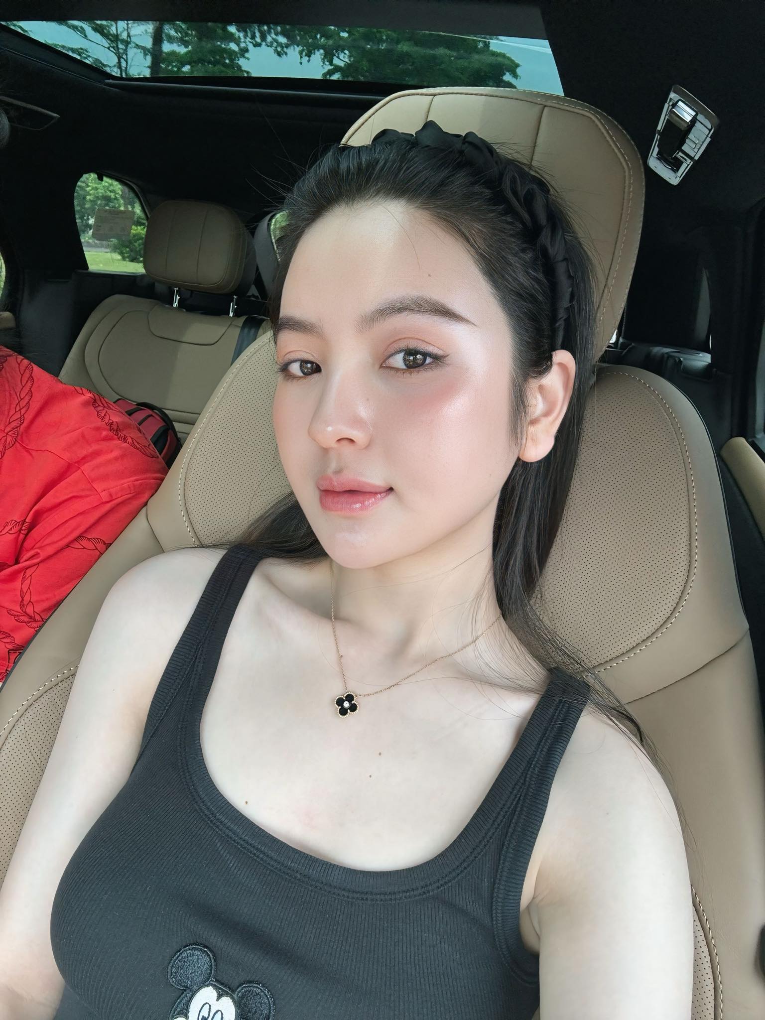 Cam thường bắt trọn nhan sắc Chu Thanh Huyền trên sân Hàng Đẫy cổ vũ Quang Hải, liệu có khác xa ảnh trên mạng?- Ảnh 2. Cam thường bắt trọn nhan sắc Chu Thanh Huyền trên sân Hàng Đẫy cổ vũ Quang Hải, liệu có khác xa ảnh trên mạng?- Ảnh 2.