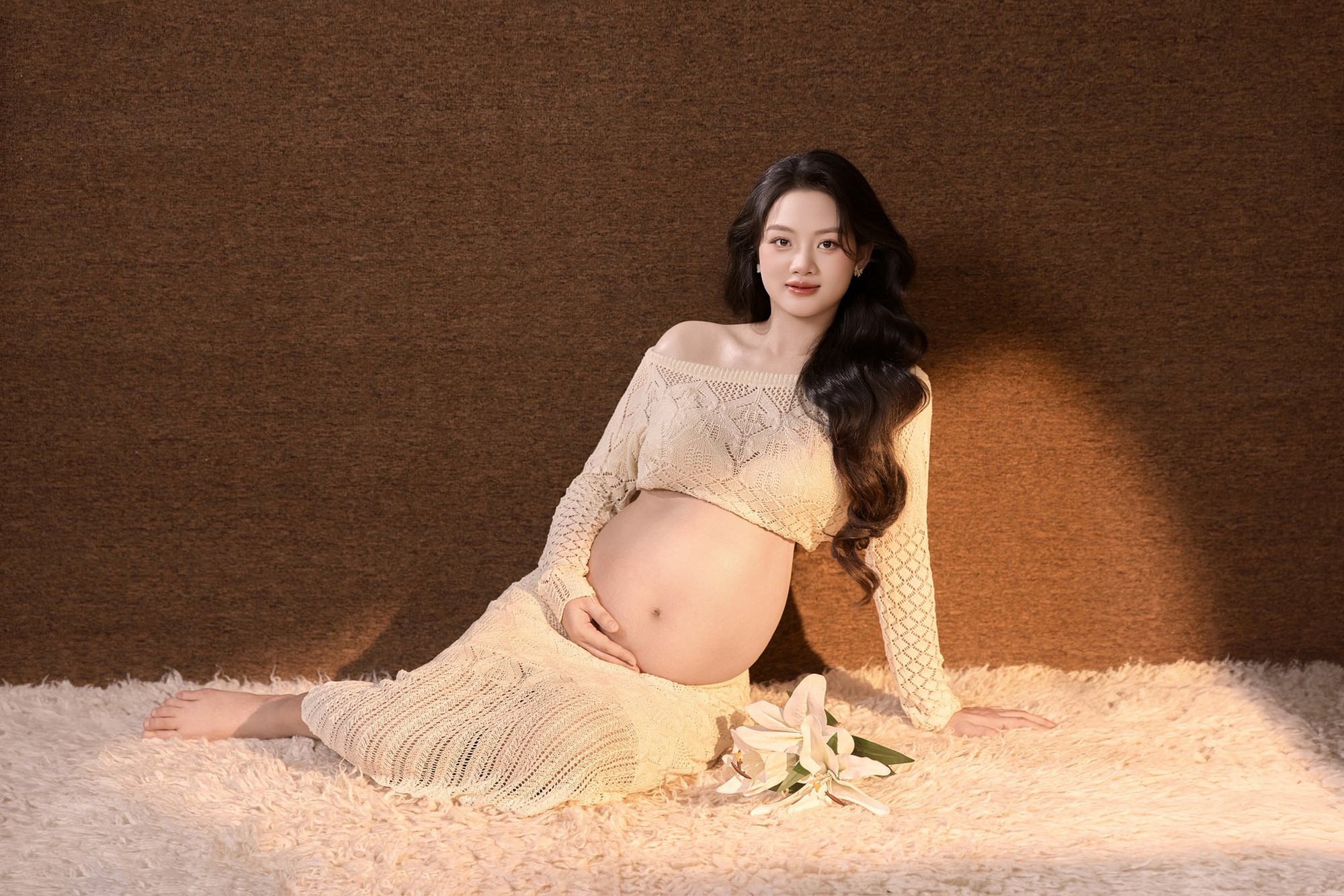 Hoa khôi bóng chuyền Thu Hoài tung bộ ảnh bầu cực xịn bên thầy dạy pickleball, bụng bầu vượt mặt vẫn xinh xuất sắc!- Ảnh 10. Hoa khôi bóng chuyền Thu Hoài tung bộ ảnh bầu cực xịn bên thầy dạy pickleball, bụng bầu vượt mặt vẫn xinh xuất sắc!- Ảnh 10.