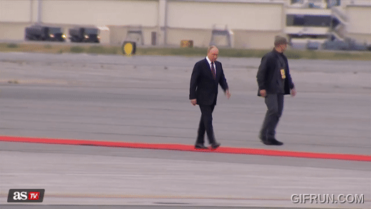 C&aacute;i bắt tay lịch sử g&acirc;y sốt to&agrave;n cầu của 2 &ocirc;ng Trump v&agrave; Putin: Chuy&ecirc;n gia giải m&atilde; ẩn số th&uacute; vị - Ảnh 4.