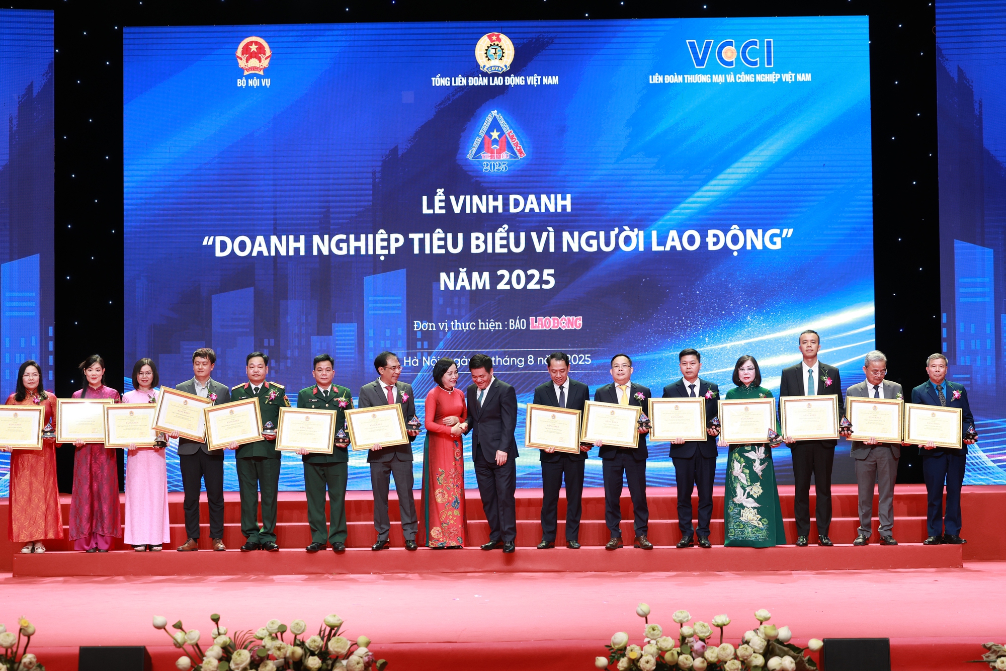 Người lao động gắn b&oacute;, s&aacute;ng tạo l&agrave; điều kiện để doanh nghiệp ph&aacute;t triển bền vững- Ảnh 1.