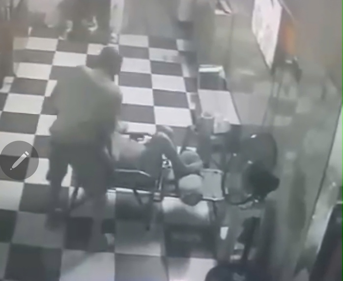 Vụ cụ b&agrave; ở TP HCM bị s&aacute;t hại: Hung thủ lấy chiếc t&uacute;i đựng tiền b&aacute;n b&aacute;nh bao!- Ảnh 2.