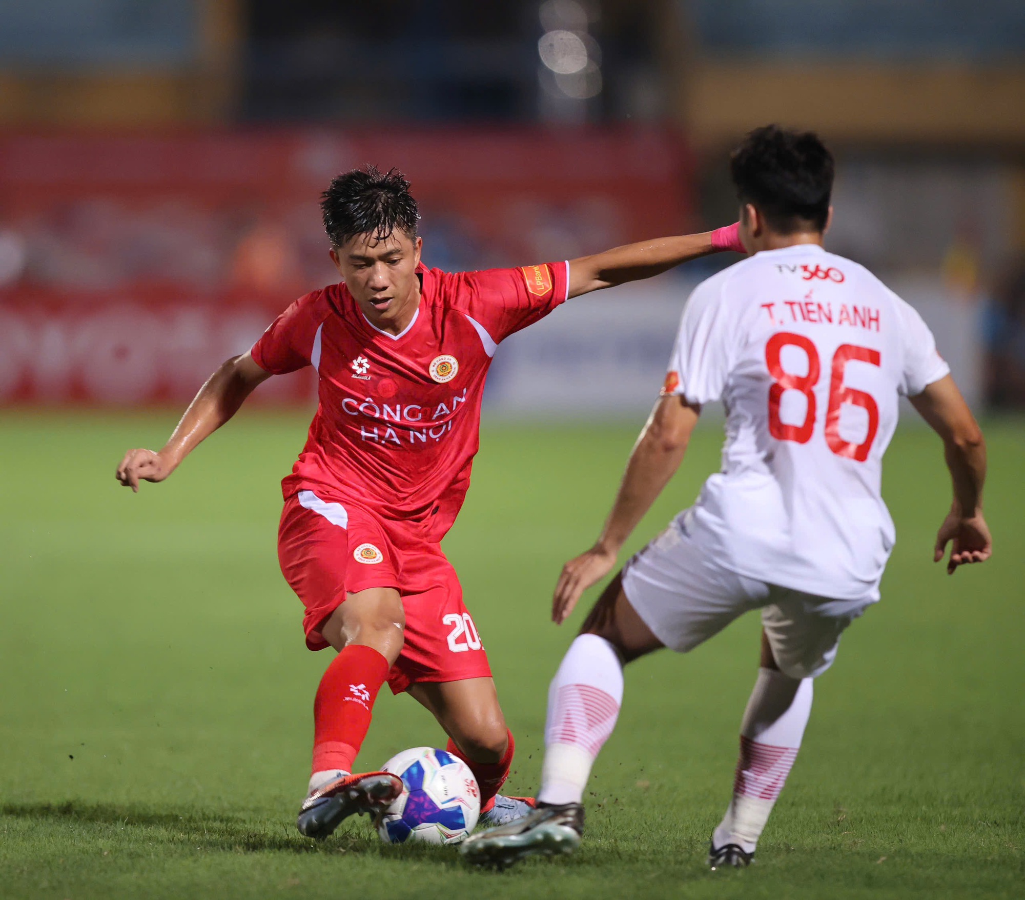 Cam thường bắt trọn nhan sắc Chu Thanh Huyền trên sân Hàng Đẫy cổ vũ Quang Hải, liệu có khác xa ảnh trên mạng?- Ảnh 12. Cam thường bắt trọn nhan sắc Chu Thanh Huyền trên sân Hàng Đẫy cổ vũ Quang Hải, liệu có khác xa ảnh trên mạng?- Ảnh 12.