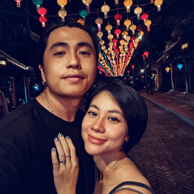 Nam nghệ sĩ nổi tiếng, bố là Đại tá, nguyên Giám đốc Nhà hát: Hôn nhân viên mãn bên “chị đẹp” hơn 5 tuổi - Ảnh 4.