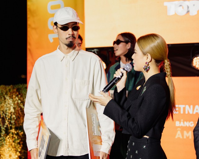 C&aacute;ch Đen nu&ocirc;ng chiều Ho&agrave;ng Thuỳ Linh: Tương t&aacute;c c&ocirc;ng khai th&igrave; ngại ng&ugrave;ng chứ c&oacute; hẳn 1 b&agrave;i h&aacute;t về gia đ&igrave;nh nhỏ!- Ảnh 9.