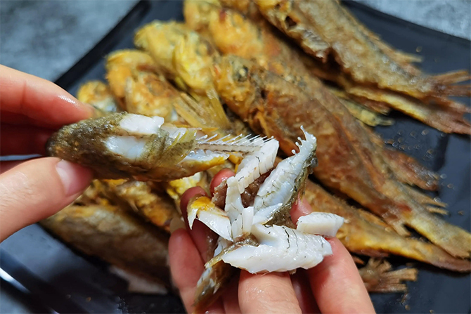 Lý Do Cá Rán Ở Nhà Hàng Luôn Giòn Tan, Thêm Thứ Này Cá Để Lâu Không Ỉu - Ảnh 4. Lý Do Cá Rán Ở Nhà Hàng Luôn Giòn Tan, Thêm Thứ Này Cá Để Lâu Không Ỉu - Ảnh 4.