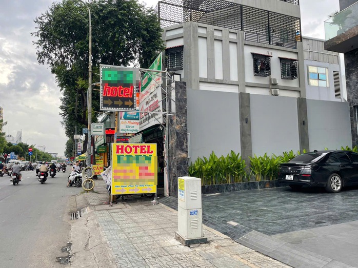 Điều tra vụ cắt cổ bạn trai Tại khách sạn ở TP HCM: Mâu thuẫn tình cảm nghiêm trọng - Ảnh 1. Điều tra vụ cắt cổ bạn trai Tại khách sạn ở TP HCM: Mâu thuẫn tình cảm nghiêm trọng - Ảnh 1.