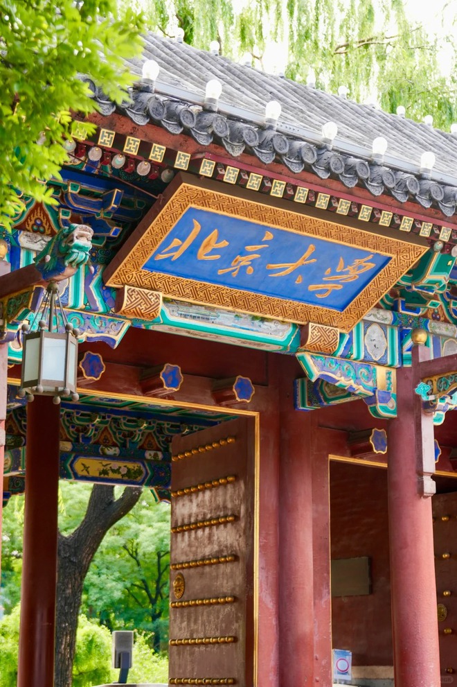 Hộp quà tân sinh viên của 1 trường top đầu rò rỉ trên MXH, người thường xem xong chỉ biết khóc: Cái giá của tri thức!- Ảnh 1.