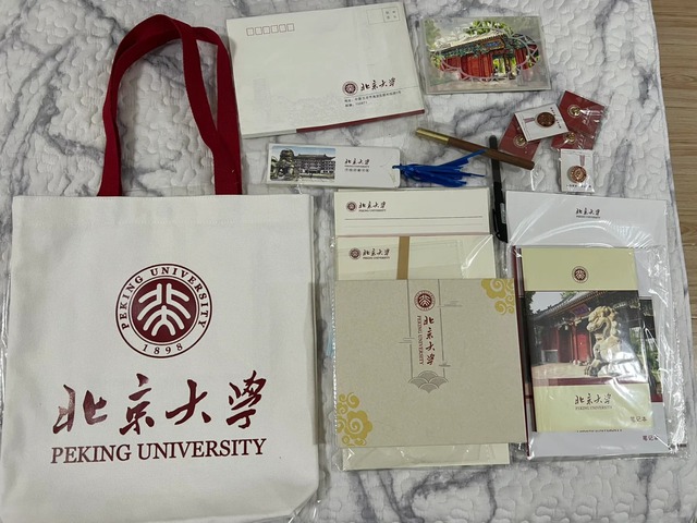 Hộp quà tân sinh viên của 1 trường top đầu rò rỉ trên MXH, người thường xem xong chỉ biết khóc: Cái giá của tri thức!- Ảnh 6.