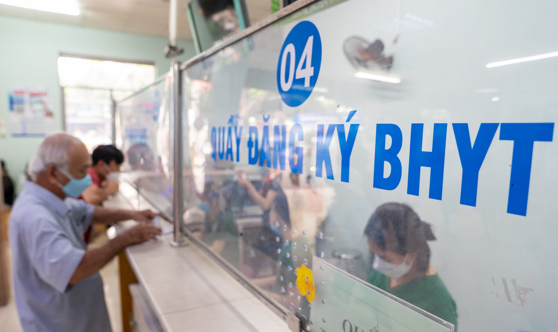 Nhiều thay đổi trong thủ tục khám chữa bệnh BHYT theo quyết định mới - Ảnh 1.