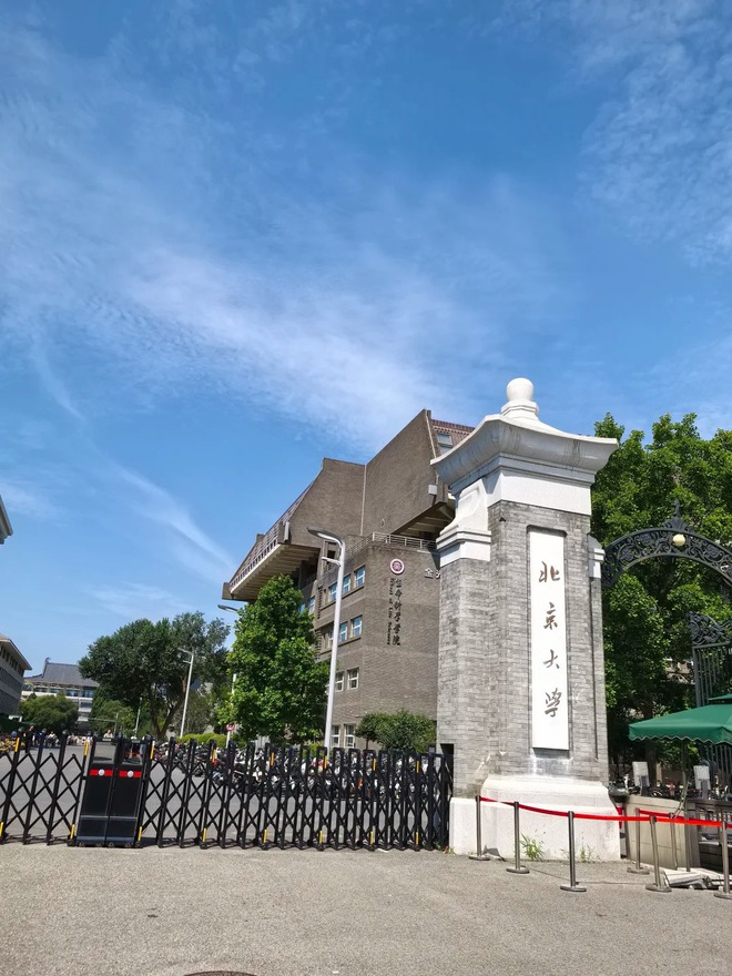 Hộp quà tân sinh viên của 1 trường top đầu rò rỉ trên MXH, người thường xem xong chỉ biết khóc: Cái giá của tri thức!- Ảnh 4.