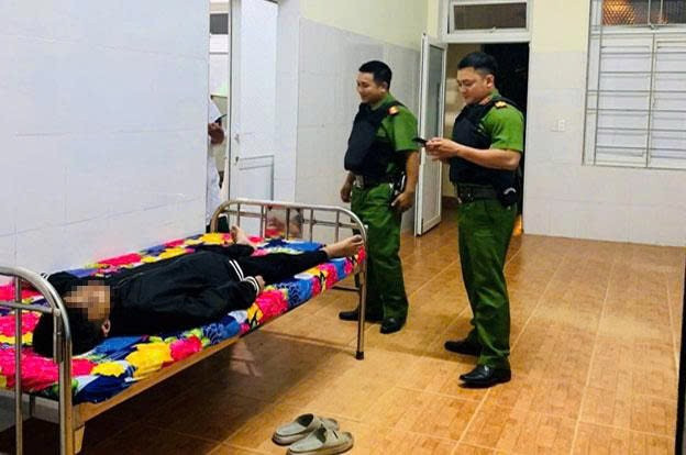 Cảnh Sát Đưa Thiếu Niên 14 Tuổi Đi Cấp Cứu Sau Khi Hút Thuốc Lá Từ Người Lạ 2 706867E805Db8D85D4Ca 1755474437666 17554744378281201337837