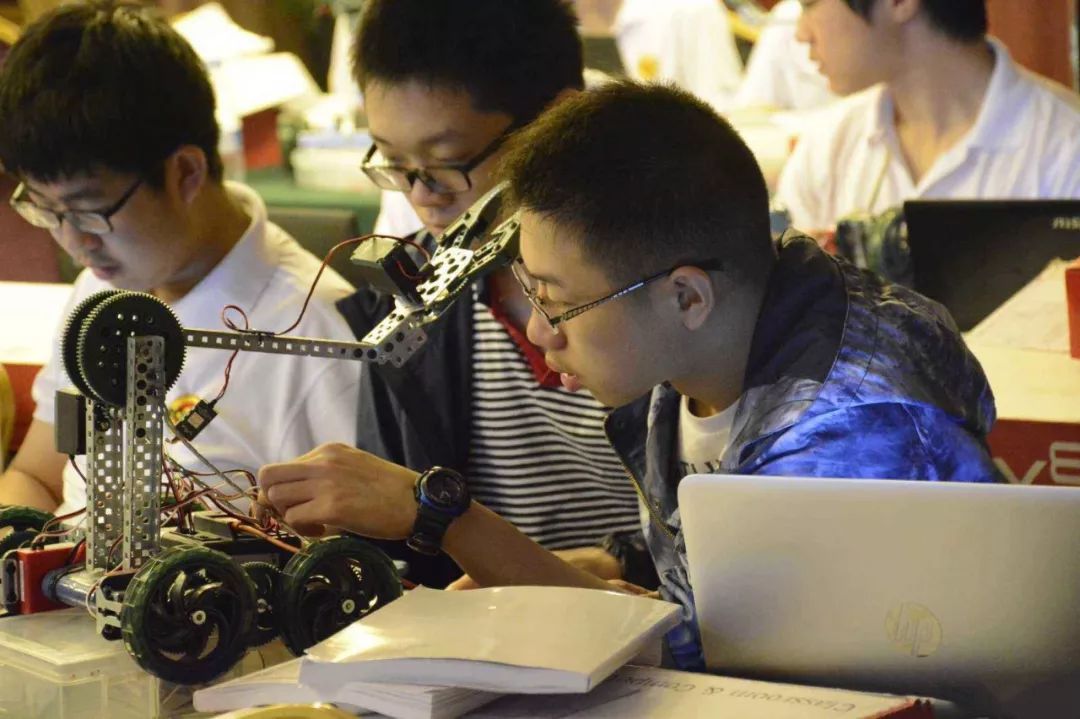 Trẻ mầm non học coding và vẽ 3D: Thiên tài hay áp lực từ cha mẹ? - Ảnh 2. Trẻ mầm non học coding và vẽ 3D: Thiên tài hay áp lực từ cha mẹ? - Ảnh 2.