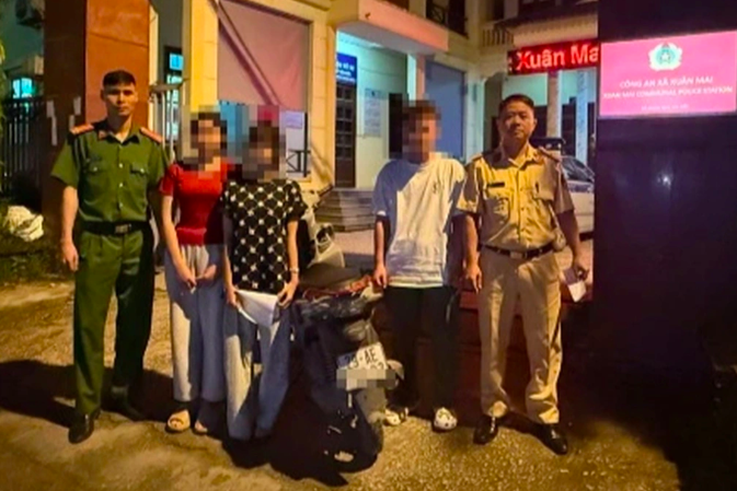 Xử lý 3 nữ sinh có hành vi phản cảm trong Lễ kỷ niệm 80 năm Cách mạng Tháng Tám - Ảnh 1.