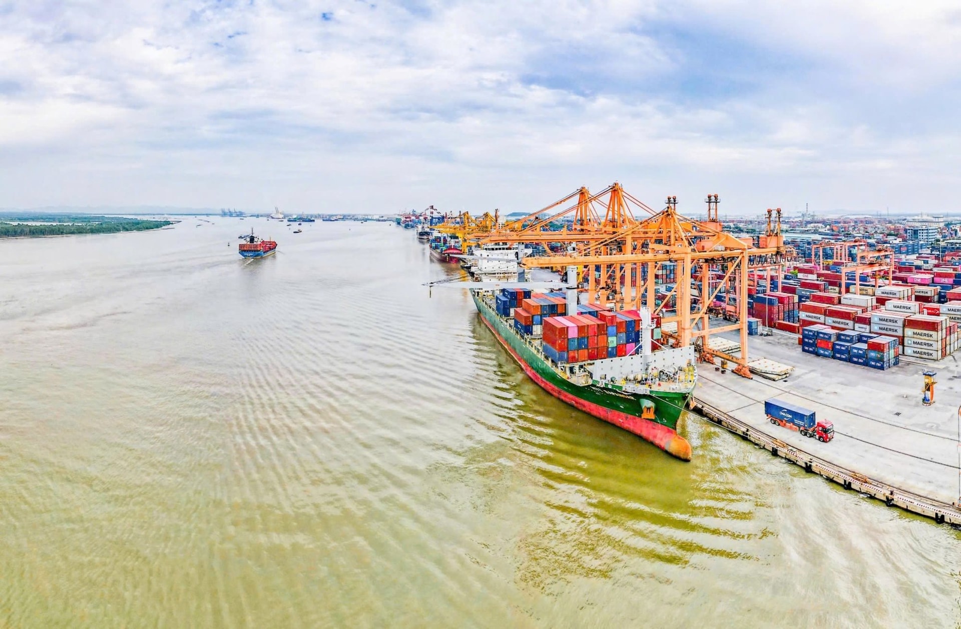 Người dân nước ASEAN giàu gấp 3 lần Việt Nam đang mắc nợ gần 400 tỷ USD - Ảnh 5.