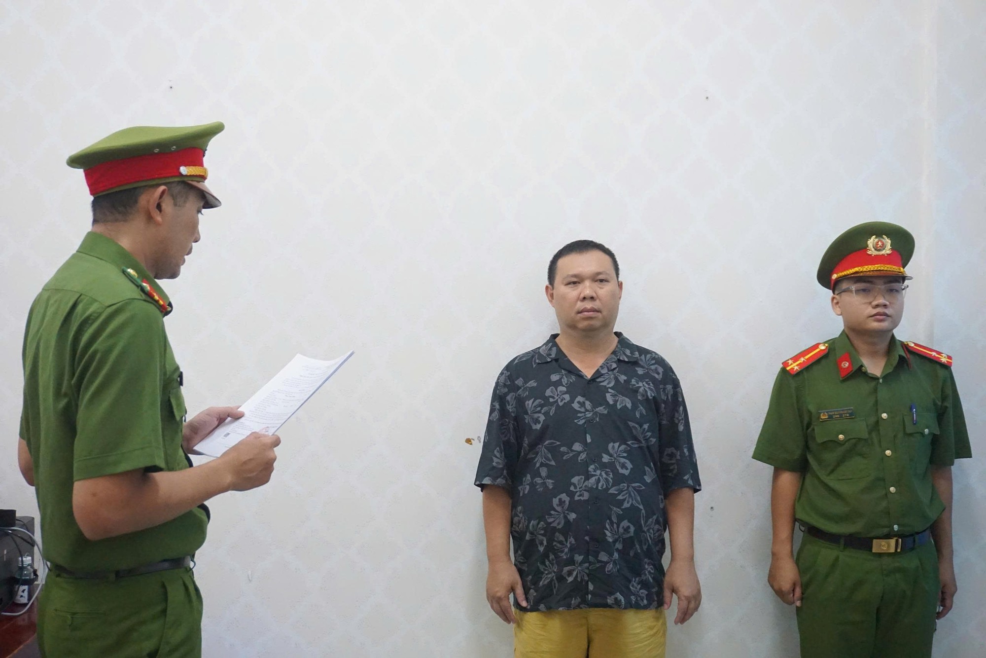 Công an TP HCM bắt giữ ông trùm đường dây cờ bạc 20 . 000 Tỉ đồng - Ảnh 2.