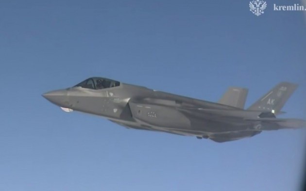 M&aacute;y bay Condor Airlines chở gần 300 người gặp sự cố ch&aacute;y động cơ giữa trời - Ảnh 2.