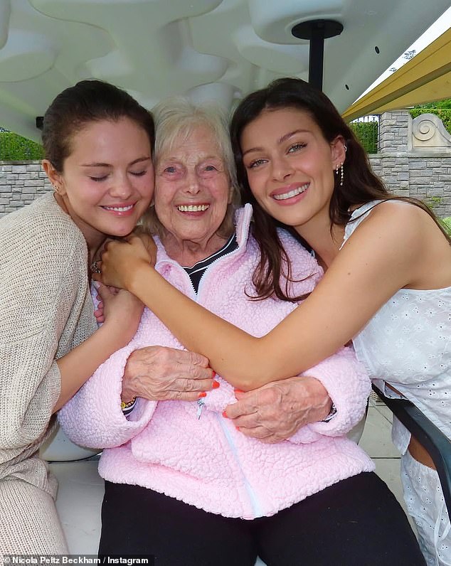 The truth about the rumor of "stopping playing" between the Beckham family's eldest child and Selena Gomez - Photo 7.