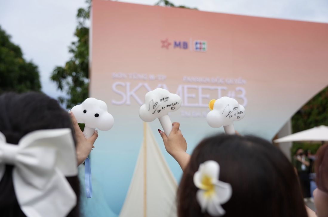 Khoảnh khắc hội ngộ bất ngờ với Sơn Tùng M - TP tại Đà Nẵng đầy cảm xúc - Ảnh 6.