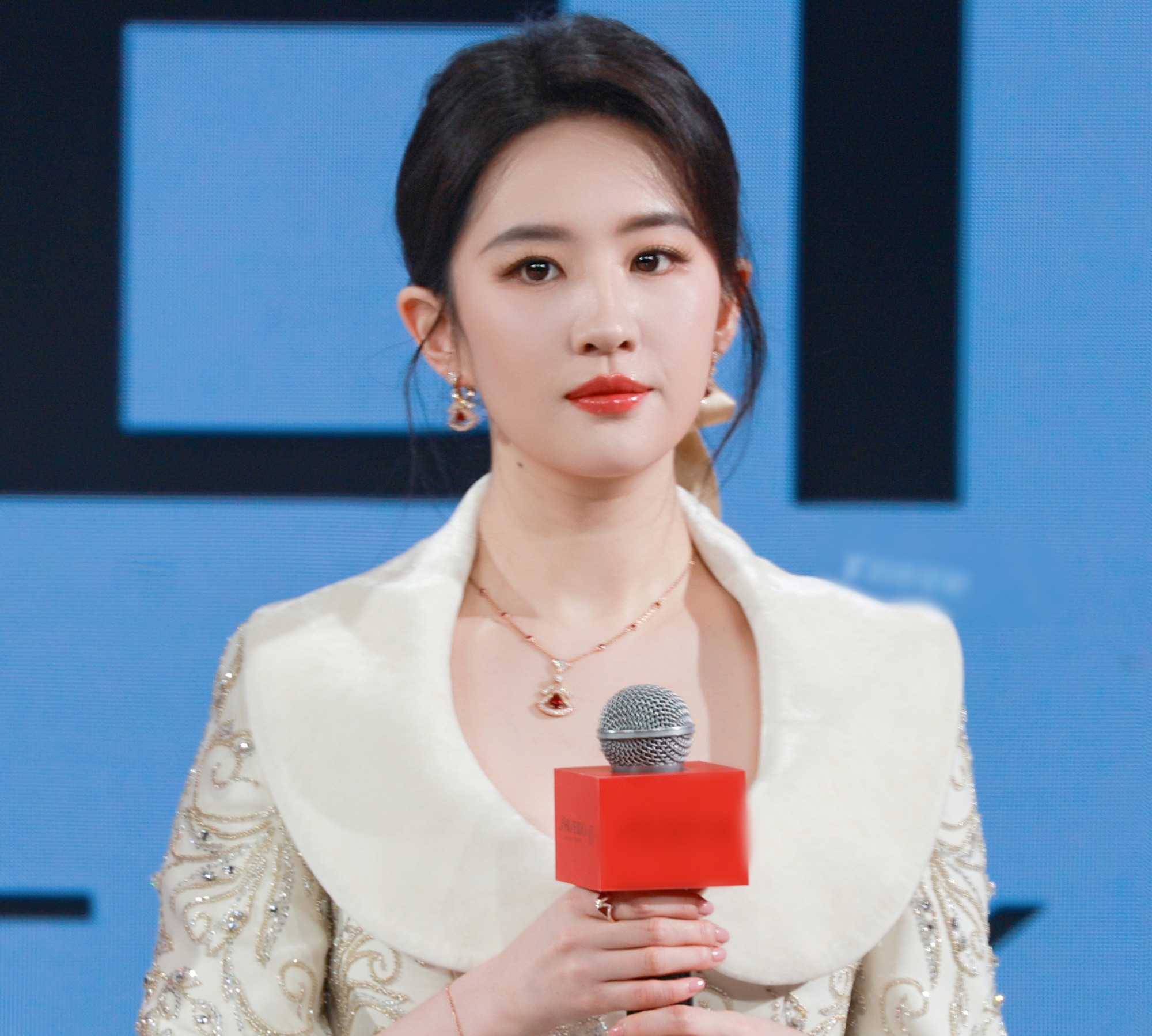 Lưu Diệc Phi lại l&agrave;m m&igrave;nh l&agrave;m mẩy, huỷ ngang sự kiện khiến BTC đi&ecirc;u đứng? - Ảnh 4.