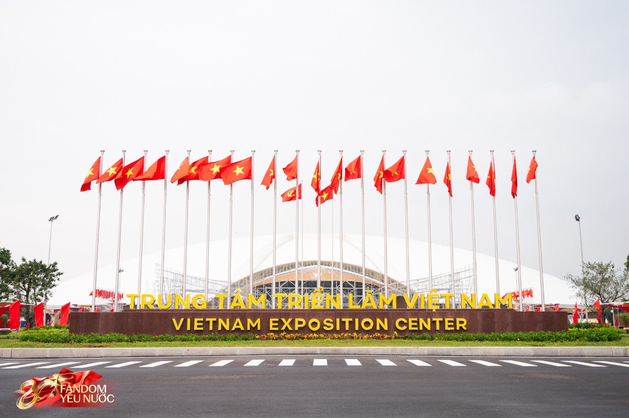 “Mục sở thị” nơi diễn ra triển lãm đặc biệt mừng Quốc khánh: Không gian hoành tráng nhất Việt Nam đang tất bật hoàn thiện trước giờ G- Ảnh 2.