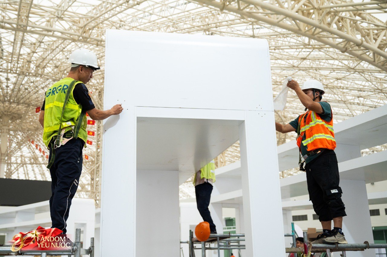 “Mục sở thị” nơi diễn ra triển lãm đặc biệt mừng Quốc khánh: Không gian hoành tráng nhất Việt Nam đang tất bật hoàn thiện trước giờ G- Ảnh 12.