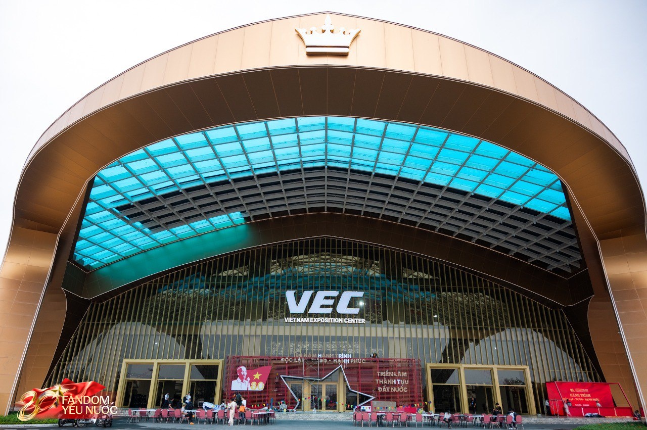 “Mục sở thị” nơi diễn ra triển lãm đặc biệt mừng Quốc khánh: Không gian hoành tráng nhất Việt Nam đang tất bật hoàn thiện trước giờ G- Ảnh 1.