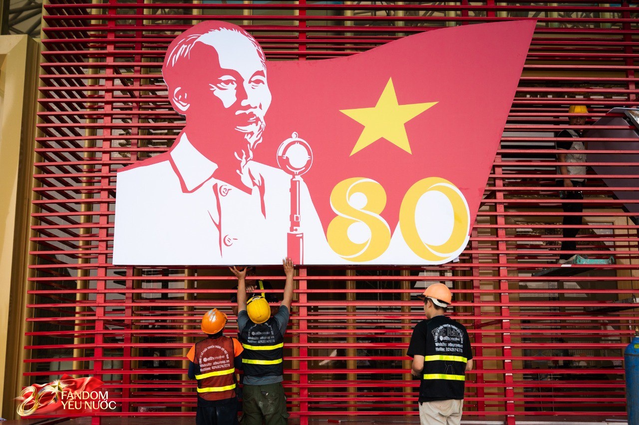 “Mục sở thị” nơi diễn ra triển lãm đặc biệt mừng Quốc khánh: Không gian hoành tráng nhất Việt Nam đang tất bật hoàn thiện trước giờ G- Ảnh 3.