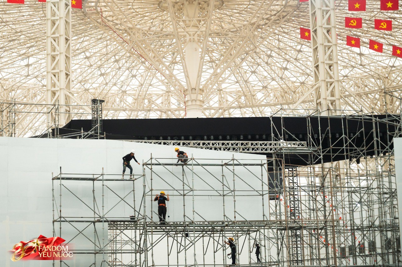 “Mục sở thị” nơi diễn ra triển lãm đặc biệt mừng Quốc khánh: Không gian hoành tráng nhất Việt Nam đang tất bật hoàn thiện trước giờ G- Ảnh 7.