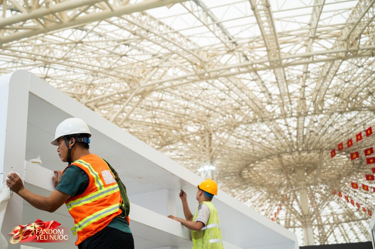 “Mục sở thị” nơi diễn ra triển lãm đặc biệt mừng Quốc khánh: Không gian hoành tráng nhất Việt Nam đang tất bật hoàn thiện trước giờ G- Ảnh 6.