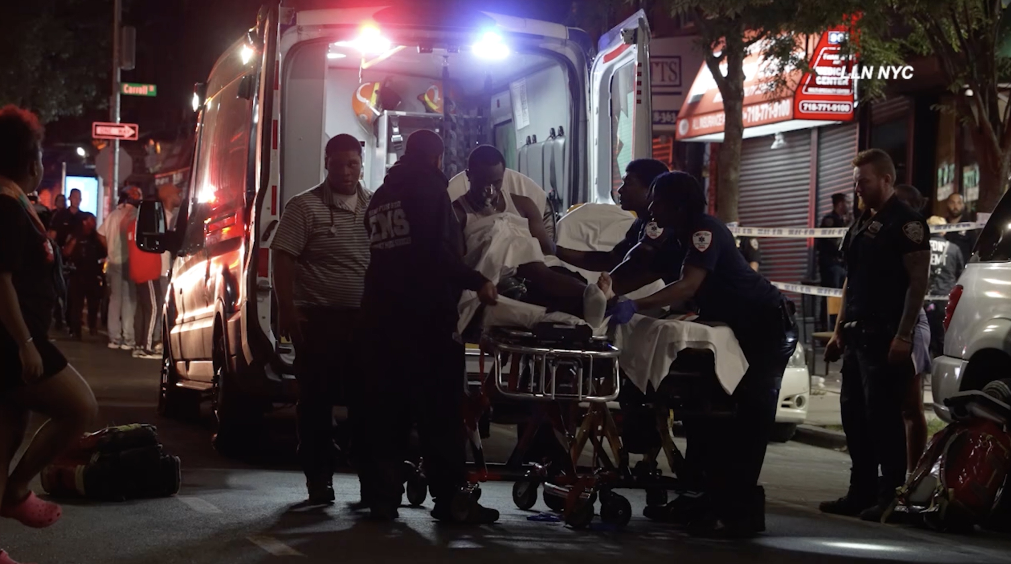 Nổ súng tại quán bar ở Mỹ: Hiện trường kinh hoàng - Ảnh 3.