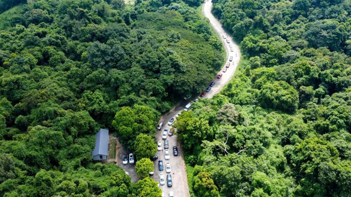Hàng trăm người tích cực tìm kiếm nam du khách đi lạc trong Vườn quốc gia Cúc Phương - Ảnh 1.