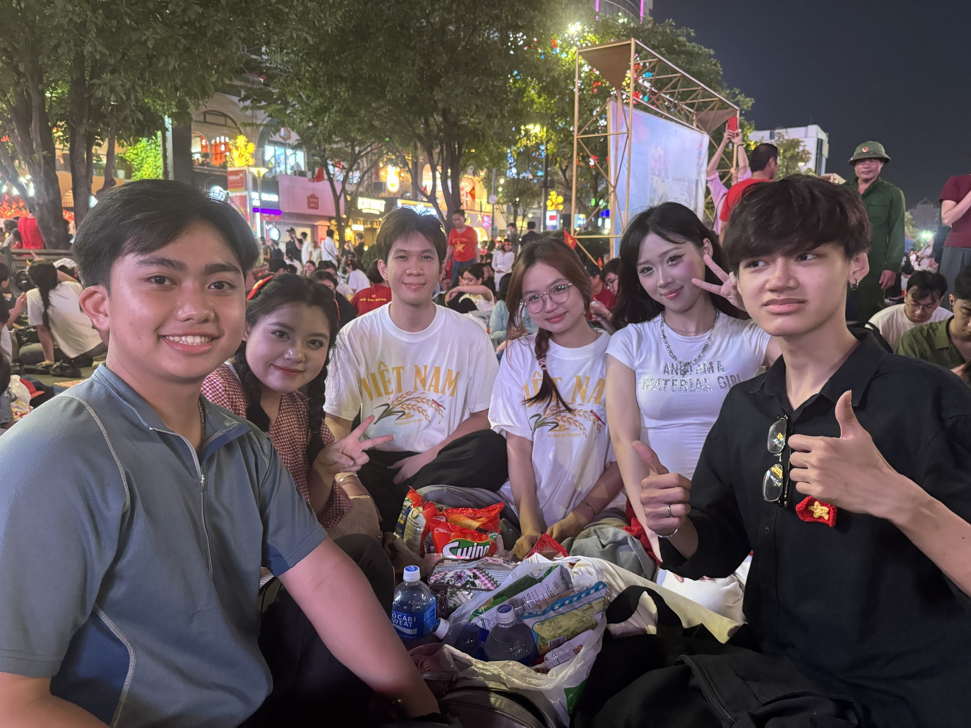 [CLIP] "5 thứ nhất định có, 1 thứ loại bỏ ngay" - Người từng đu A50 truyền bí kíp sống còn cho hội sắp đổ bộ A80 - Ảnh 4.