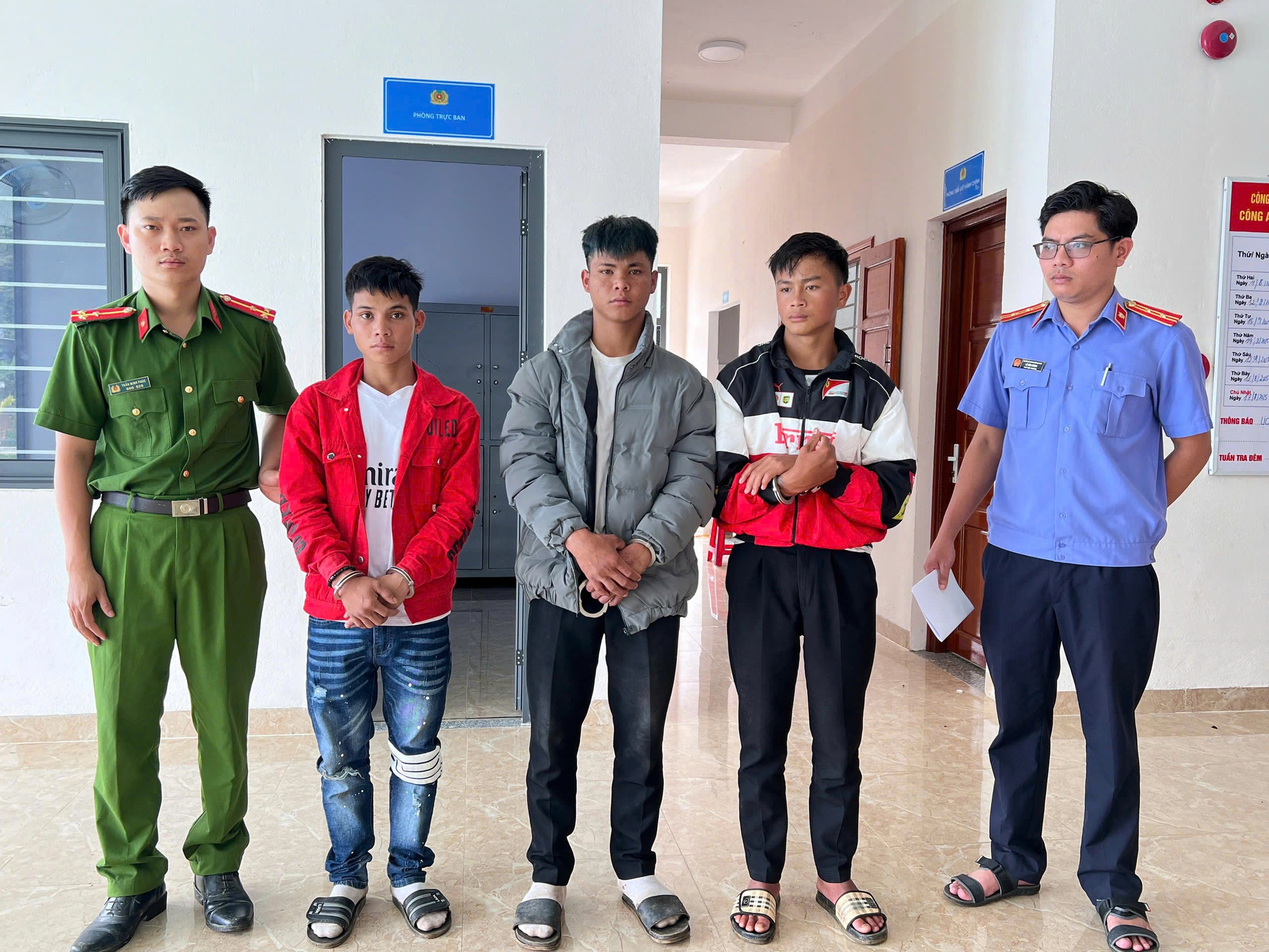 Hành trình truy bắt 3 kẻ trộm sâm Ngọc Linh ở Đà Nẵng - Ảnh 1. Hành trình truy bắt 3 kẻ trộm sâm Ngọc Linh ở Đà Nẵng - Ảnh 1.