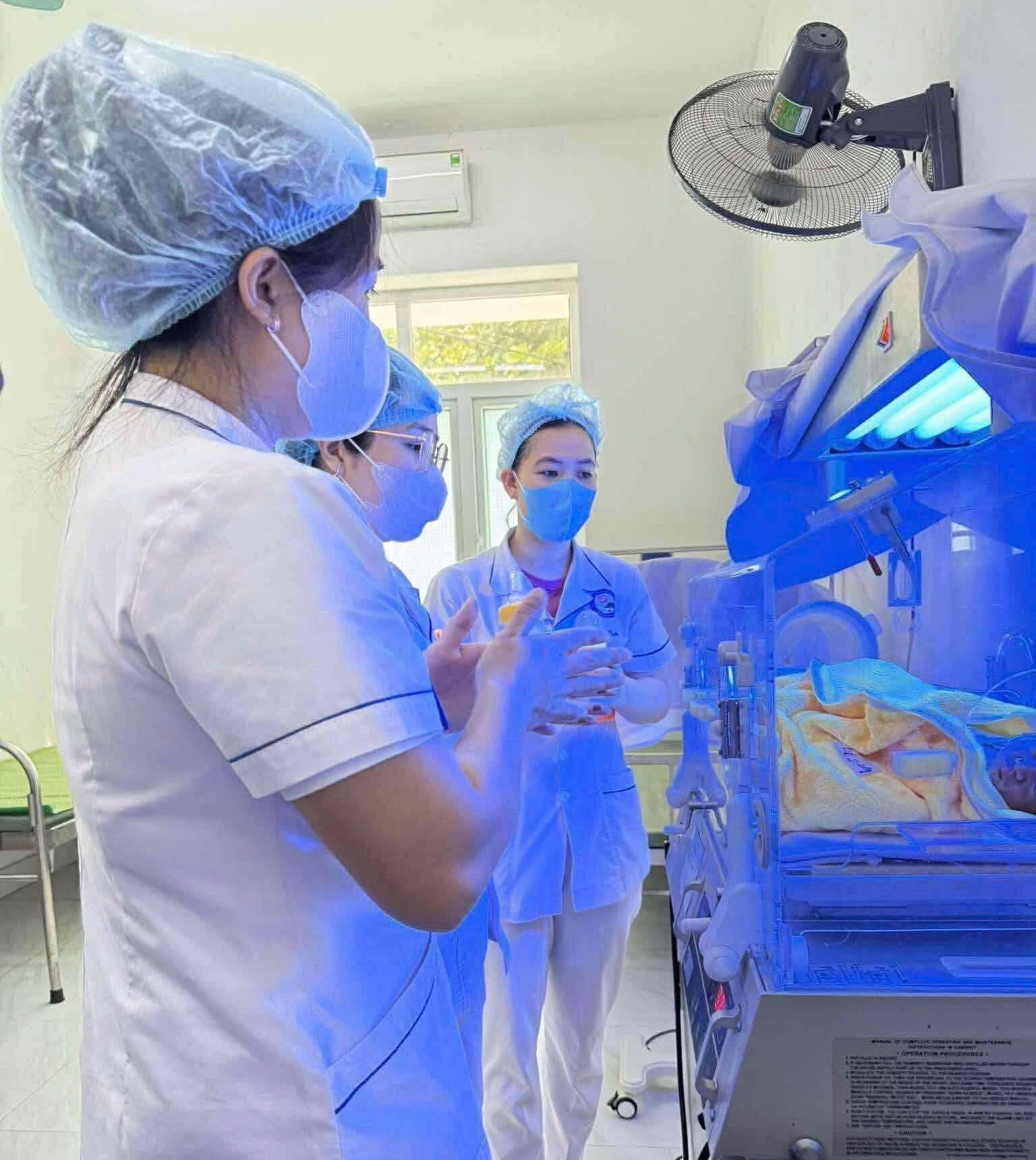 Hy Hữu: Người Mẹ 32 Tuổi Sinh Cùng Lúc 3 Bé Trai, Có Tổng Cộng 8 Con 2 Hy Hữu: Người Mẹ 32 Tuổi Vừa Sinh Cùng Lúc 3 Bé Trai, Tổng Cộng 8 Con - Ảnh 2.