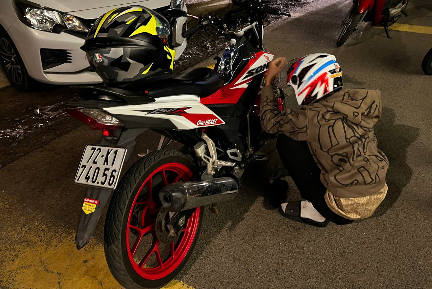 Ngăn chặn nhóm ' quái xế ' đua xe trái phép tại TPHCM , 24 người bị bắt giữ - Ảnh 2.