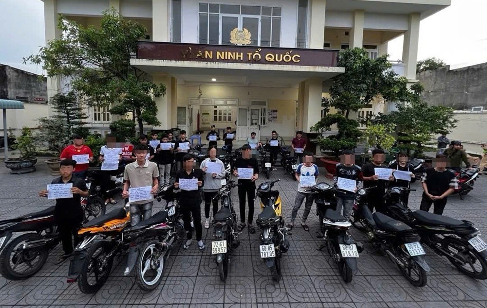 Ngăn chặn nhóm ' quái xế ' đua xe trái phép tại TPHCM , 24 người bị bắt giữ - Ảnh 1.